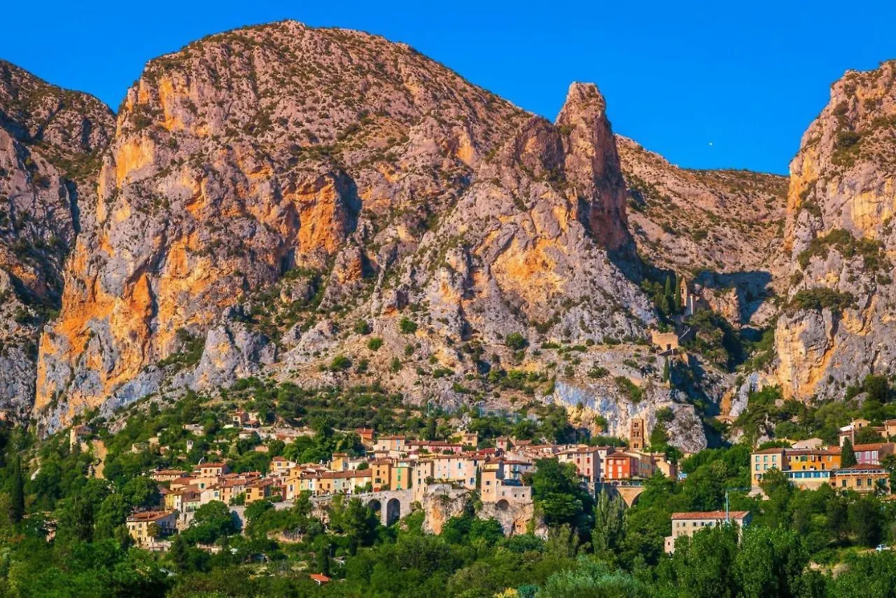 La Maison Des Collines Allemagne-en-Provence 0*,